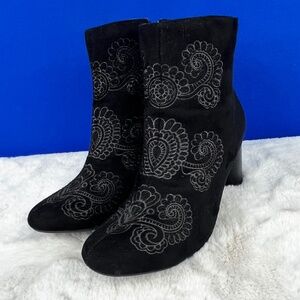 |•RELATIVITY•| Re-Emma Black Ankle Boots Size 9